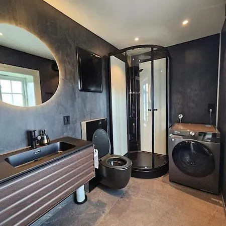 Βίλα Stort Hus Med 2 Til Leie Pa Lundamo, Perfekt For Storre Grupper! Melhus