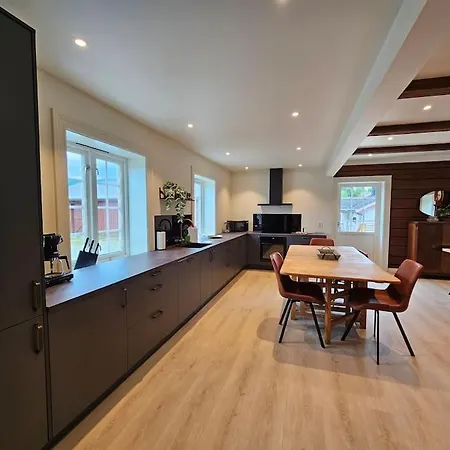 Βίλα Stort Hus Med 2 Til Leie Pa Lundamo, Perfekt For Storre Grupper!