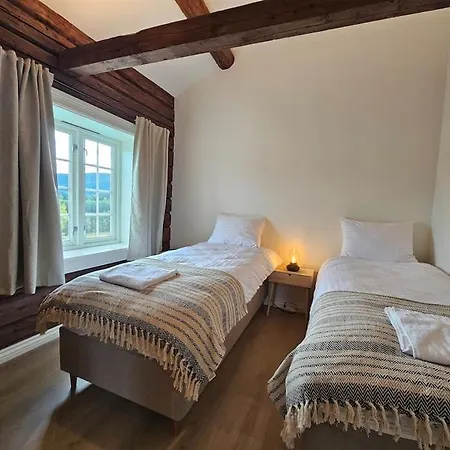 Stort Hus Med 2 Til Leie Pa Lundamo, Perfekt For Storre Grupper! *