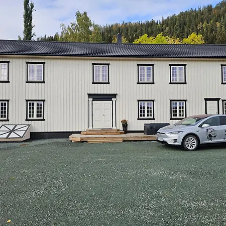 Stort Hus Med 2 Til Leie Pa Lundamo, Perfekt For Storre Grupper! Βίλα