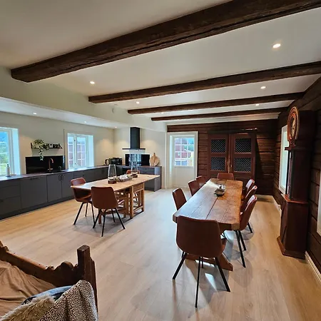 Stort Hus Med 2 Til Leie Pa Lundamo, Perfekt For Storre Grupper! Βίλα