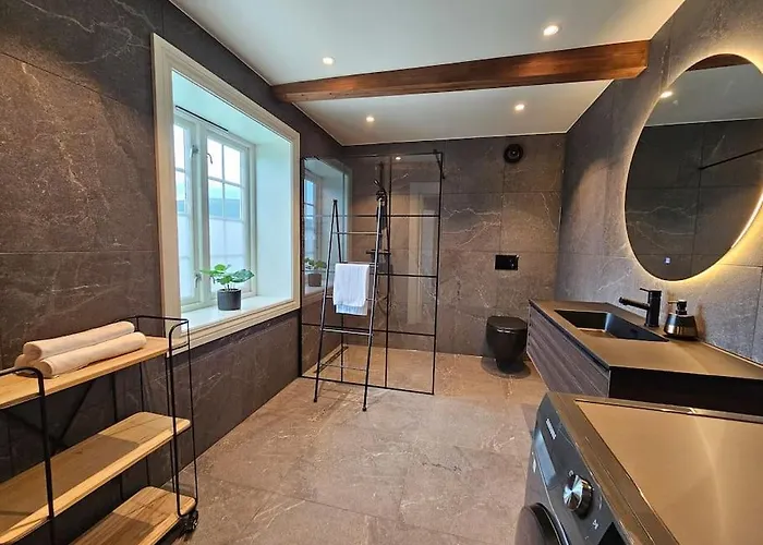 Stort Hus Med 2 Til Leie Pa Lundamo, Perfekt For Storre Grupper! Villa