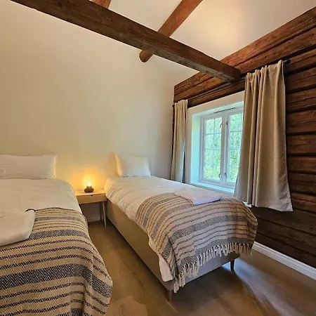 Stort Hus Med 2 Til Leie Pa Lundamo, Perfekt For Storre Grupper! ヴィラ