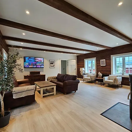 Stort Hus Med 2 Til Leie Pa Lundamo, Perfekt For Storre Grupper! ヴィラ Melhus